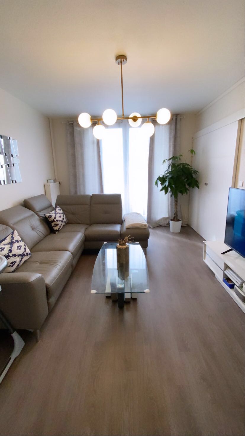 Salon contemporain avant